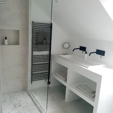 בית הארחה Galerie, Tumulus De La Hogue 4*