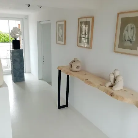 Gasthuis Galerie, Tumulus De La Hogue 4*